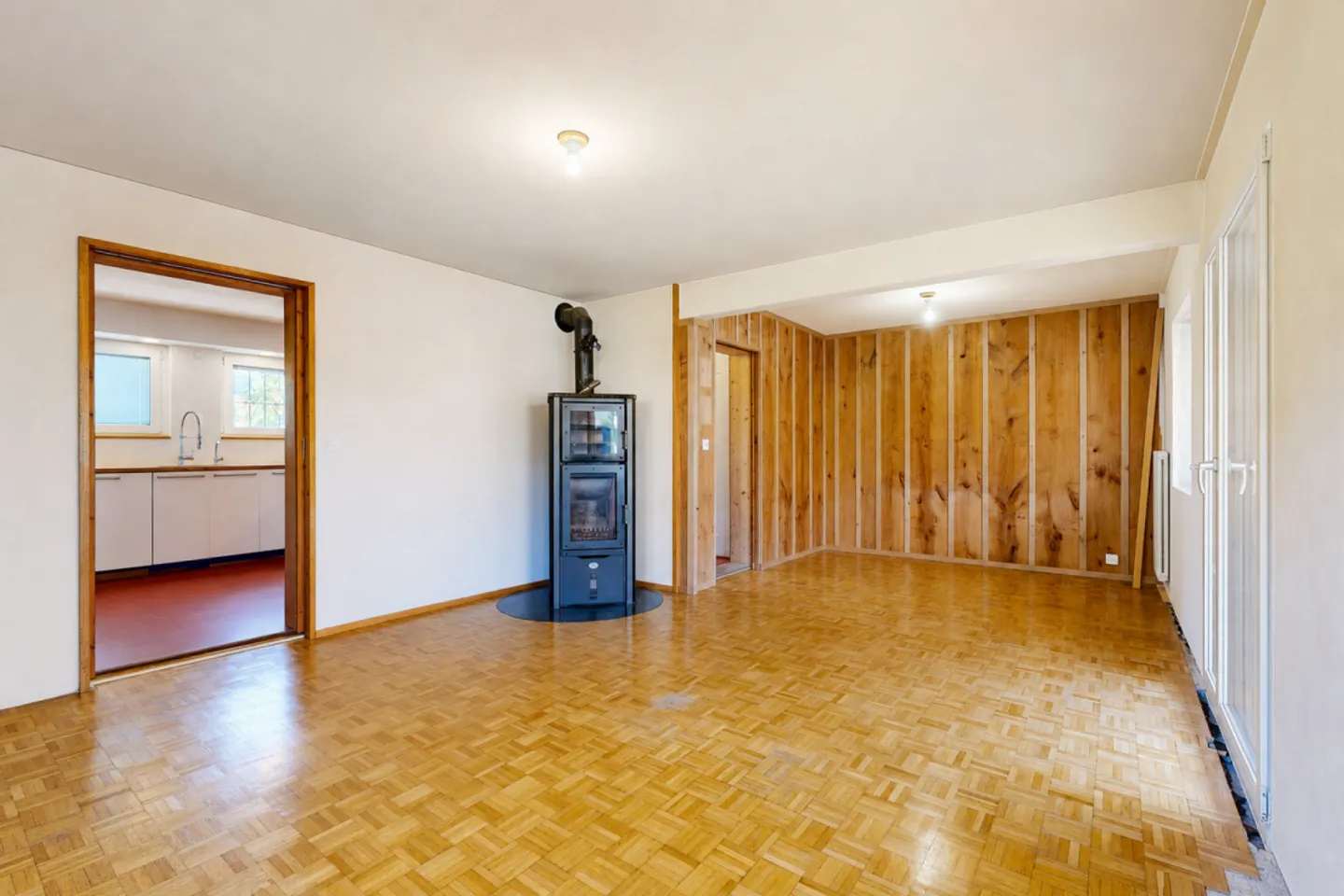 Single-family house with many amenities - Photo 5 of 13