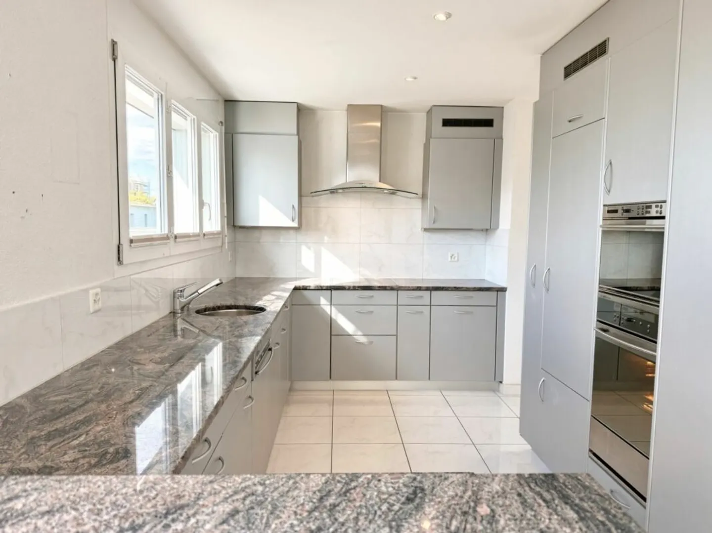 Exklusive 5.5-Zimmer-Attikawohnung mit Wintergarten und Sauna in Seenähe - Foto 8 di 13
