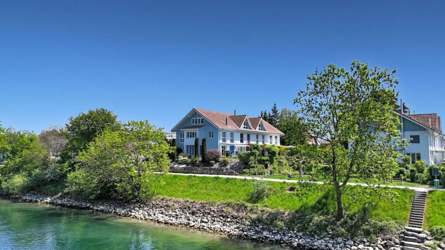 Merveille d'espace - Belle maison de 5,5 pièces au bord tranquille de l'Aare - Photo 1 sur 13