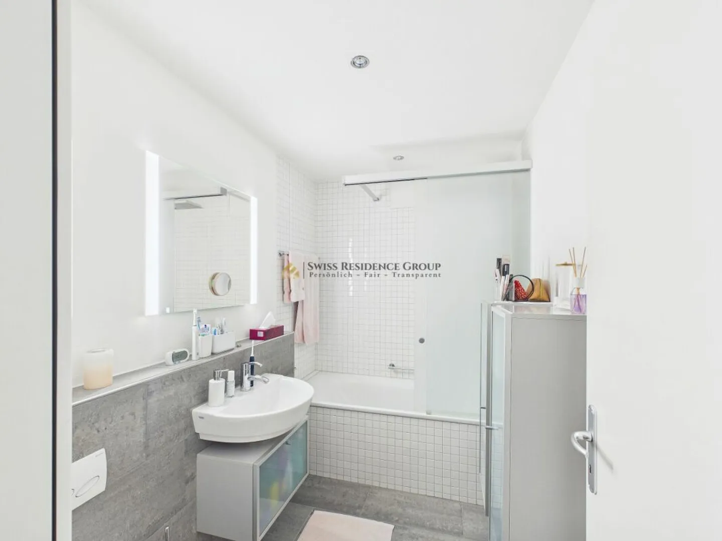 Spazioso e luminoso con balcone vetrato - Foto 8 di 11