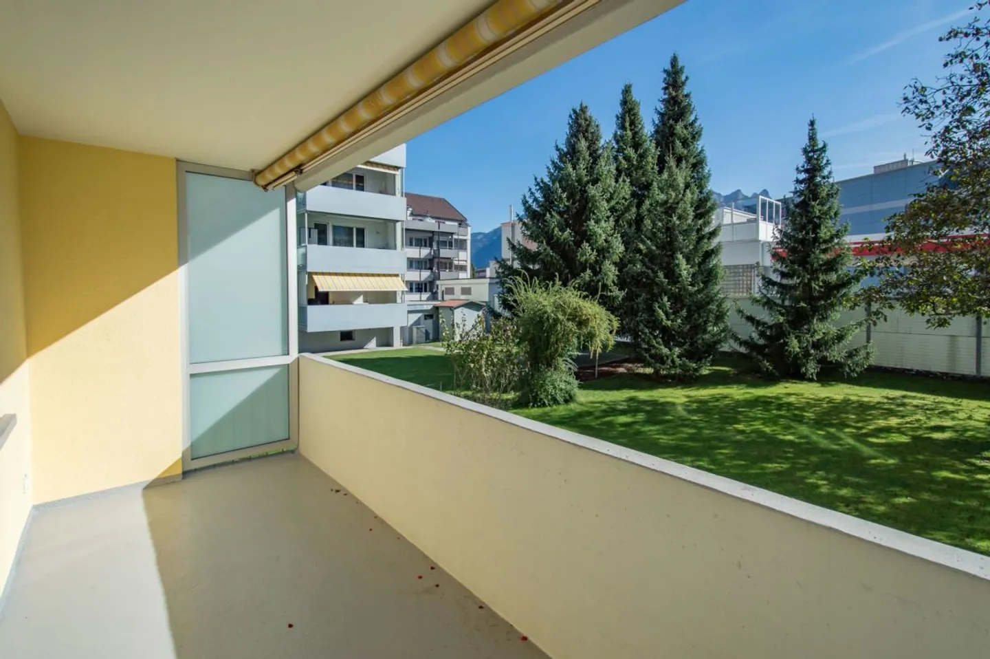 Affordable apartment, shopping facilities and schools in close proximity - Photo 9 of 13