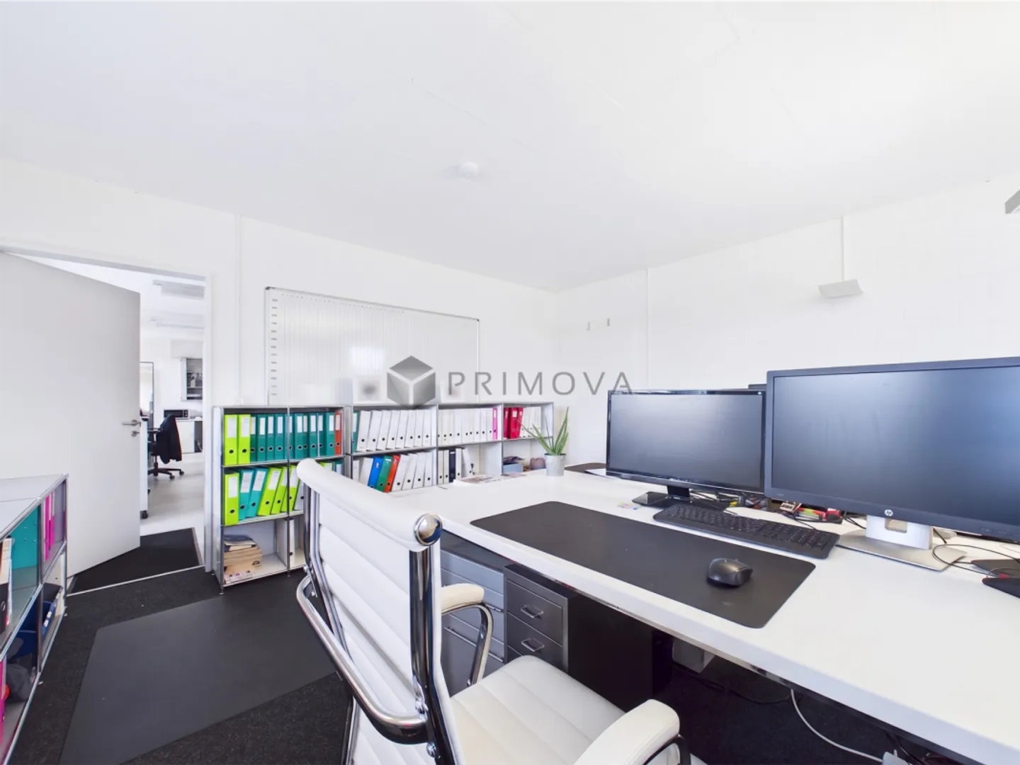 Showroom moderno e magazzino - Foto 8 di 13