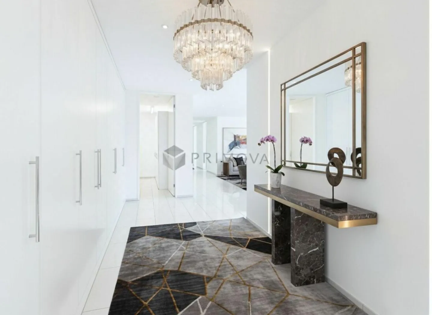 Luxurious terrace apartment with garden and panoramic view of the mountains and the lake! - Photo 4 of 13