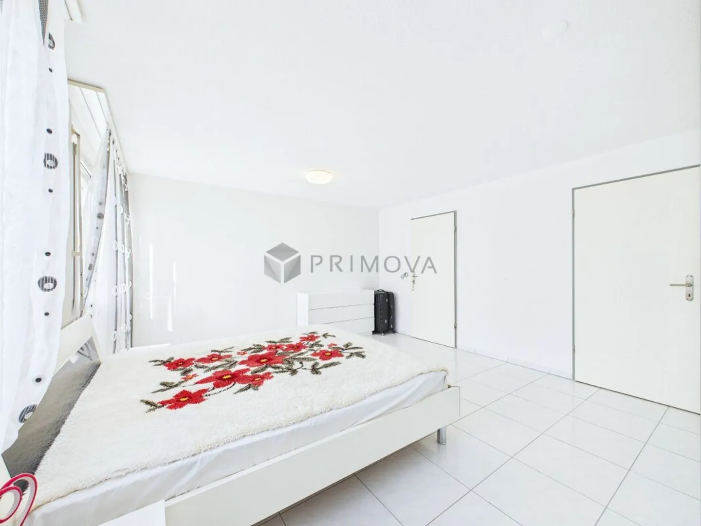 Godere di un ampio spazio abitativo con balcone e disposizione ideale - Foto 9 di 13