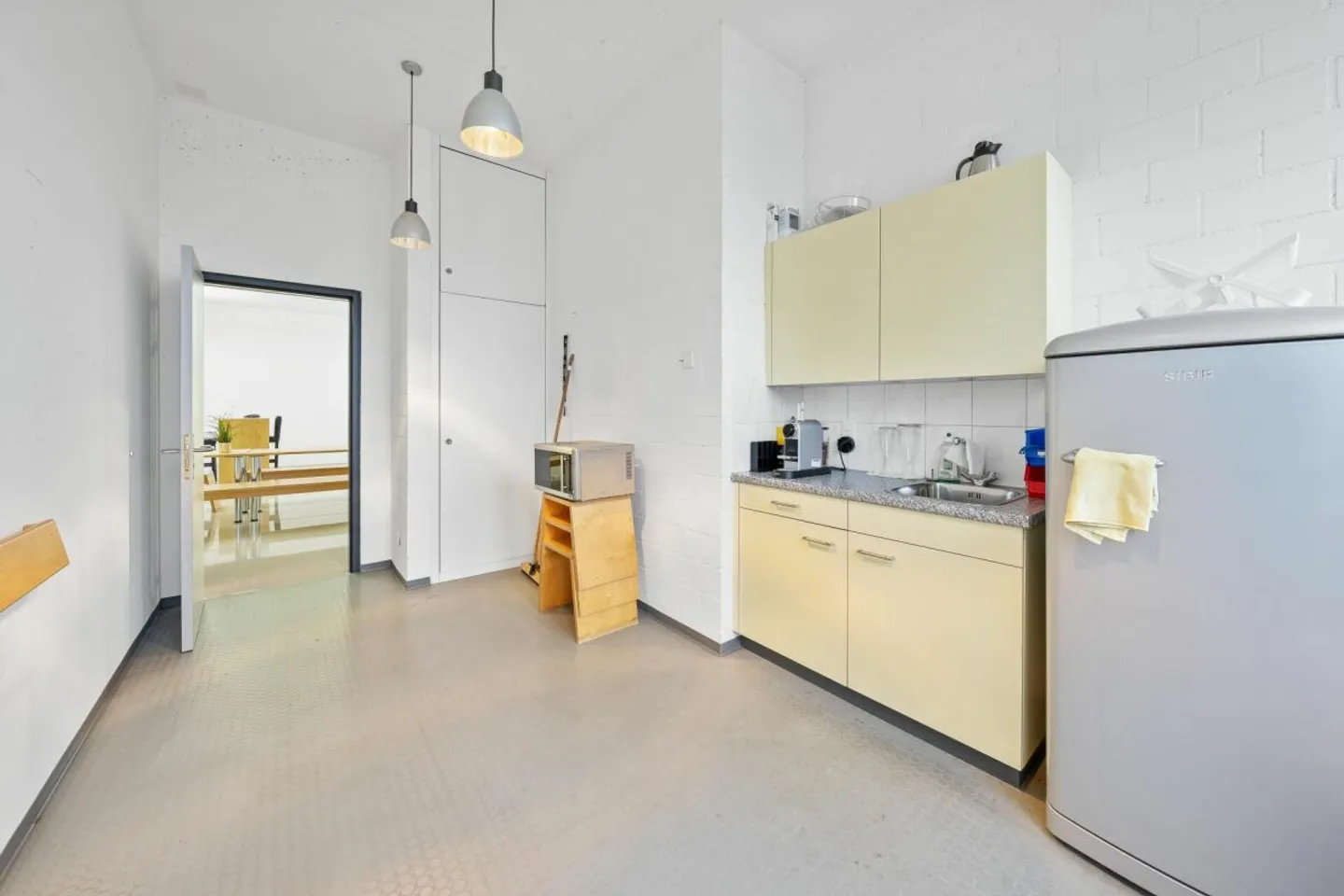 For Rent: Versatile Commercial Space with High Voltage & Compressed Air - Photo 2 of 6