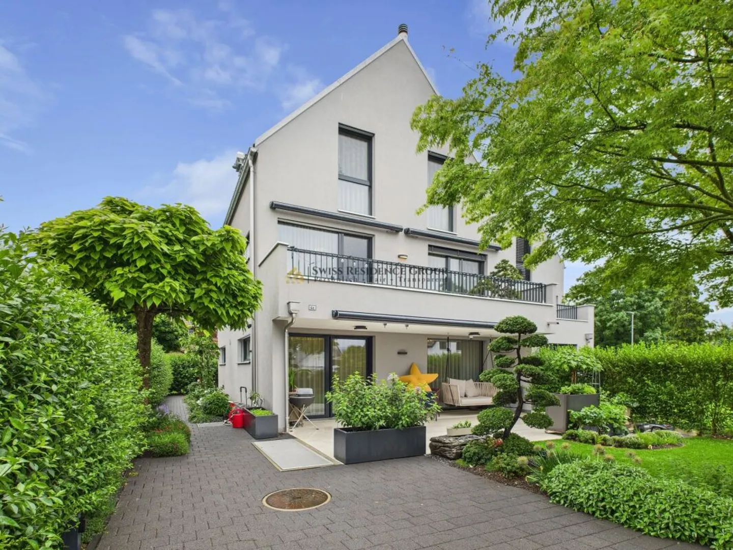 Newly built property with high-quality and elegant finishing standards - Photo 1 of 13