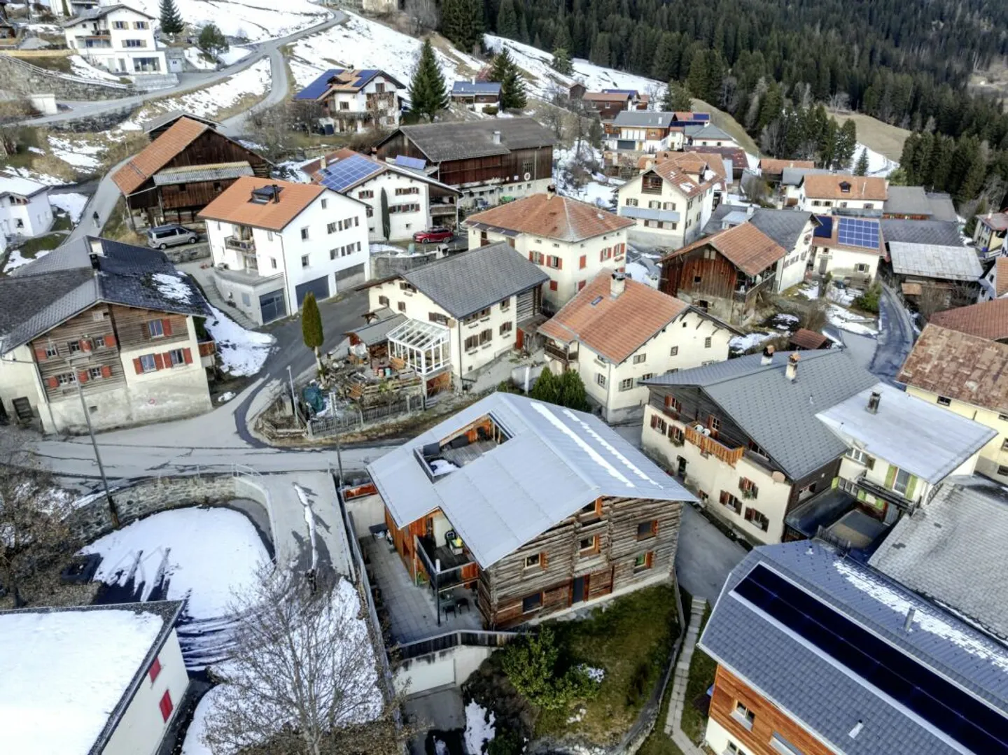La maison trifamiliale un peu spéciale - Photo 1 sur 13