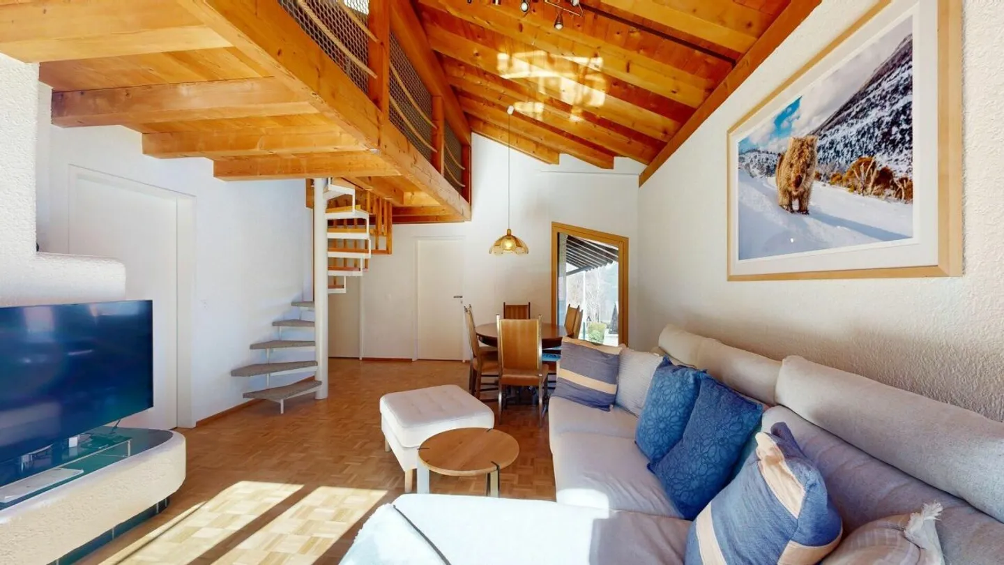 Cozy main or holiday residence with gallery and lake view - Photo 4 of 13