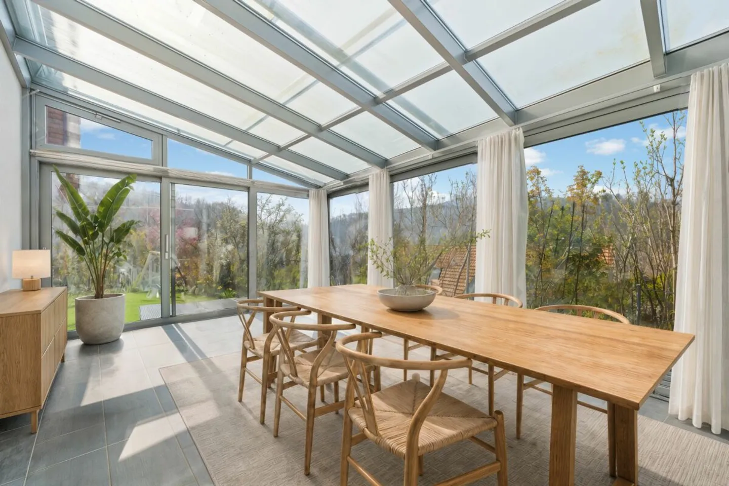 Spacieuse maison individuelle de 6,5 pièces avec piscine &amp; jardin d'hiver - Photo 5 sur 13