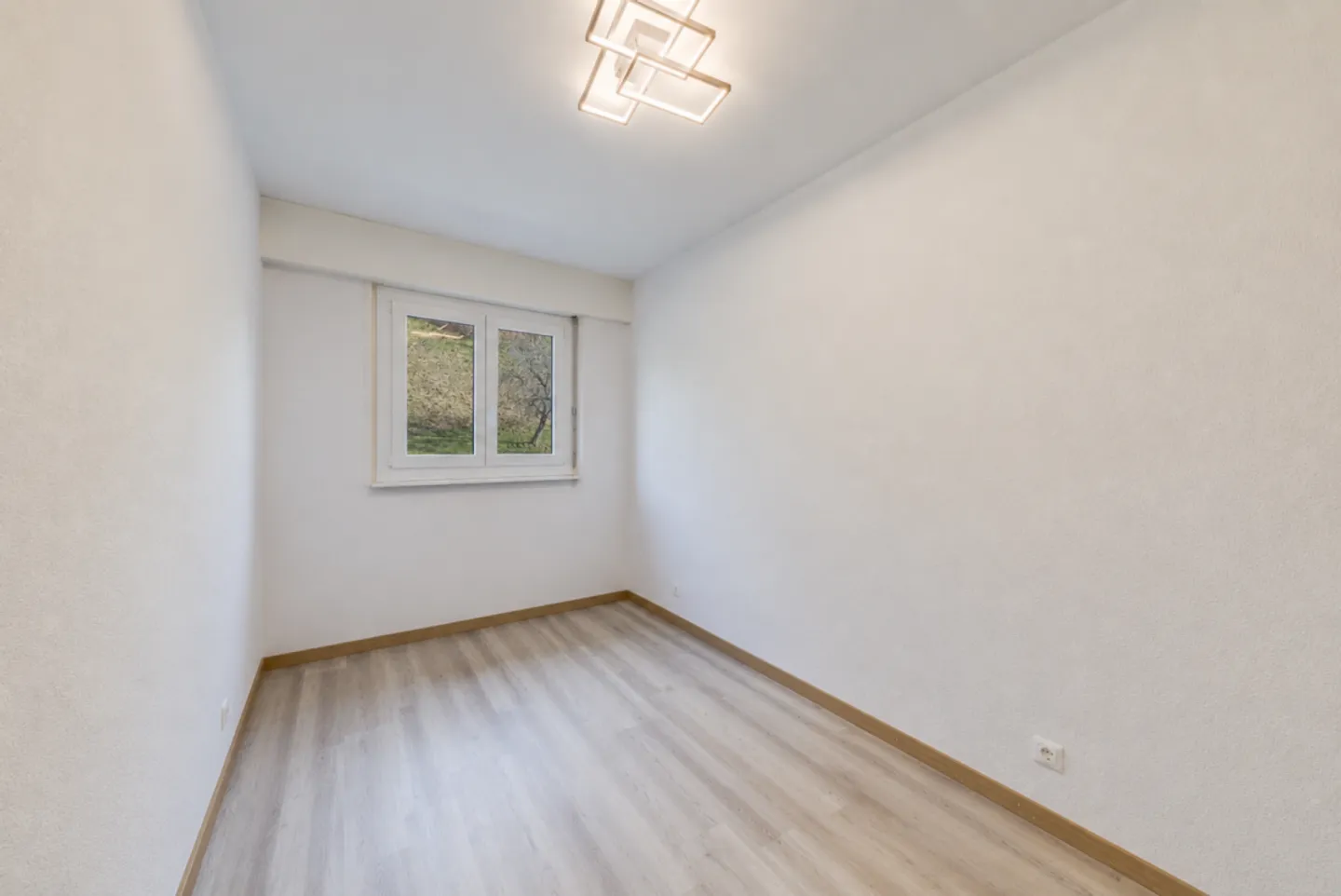 Bel appartement rénové 3.5 pièces avec magnifique vue sur le lac - Photo 8 sur 9