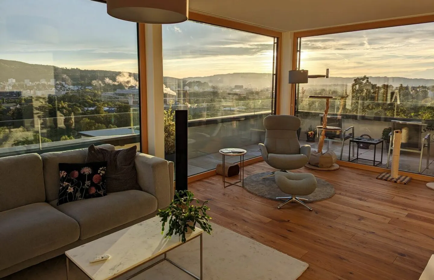 Exclusive penthouse apartment with panoramic city views! - Photo 1 of 13