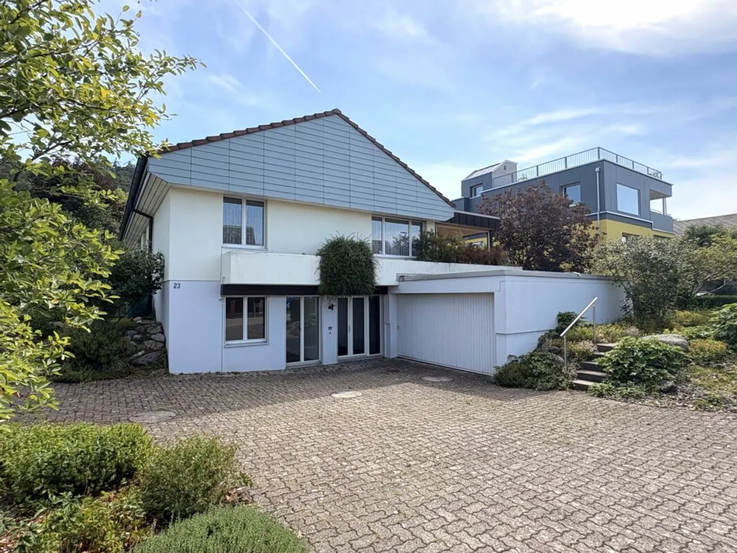 Ampia casa unifamiliare con grande potenziale in una zona residenziale tranquilla a Neftenbach - Foto 1 di 13