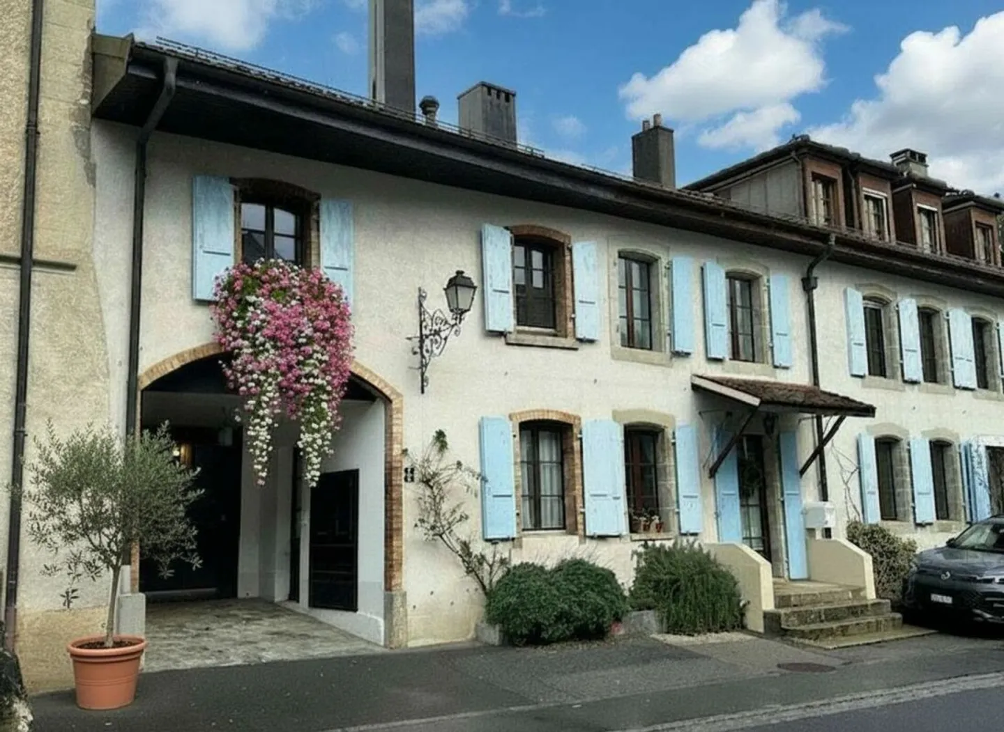 TRIPLEX APARTMENT IN A BEAUTIFUL WINEMAKER HOUSE - Photo 1 of 13