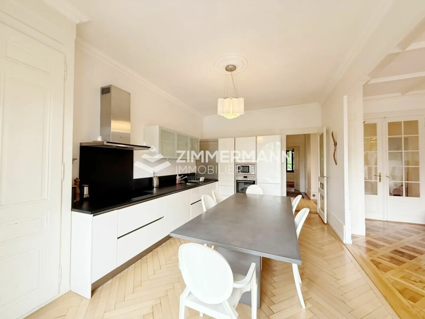 Superbe appartement meublé de 5 pièces au style Haussmannien en face de la perle du lac ! - Photo 3 sur 8