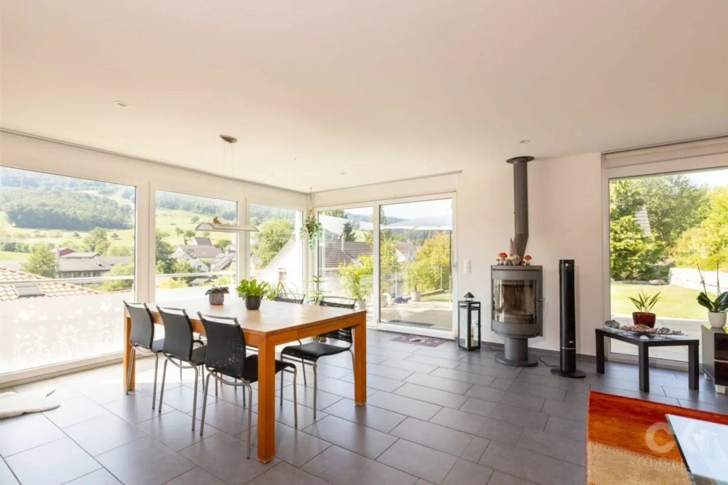 Family Paradise with Beautiful Garden and Far-Reaching Views - Photo 7 of 13