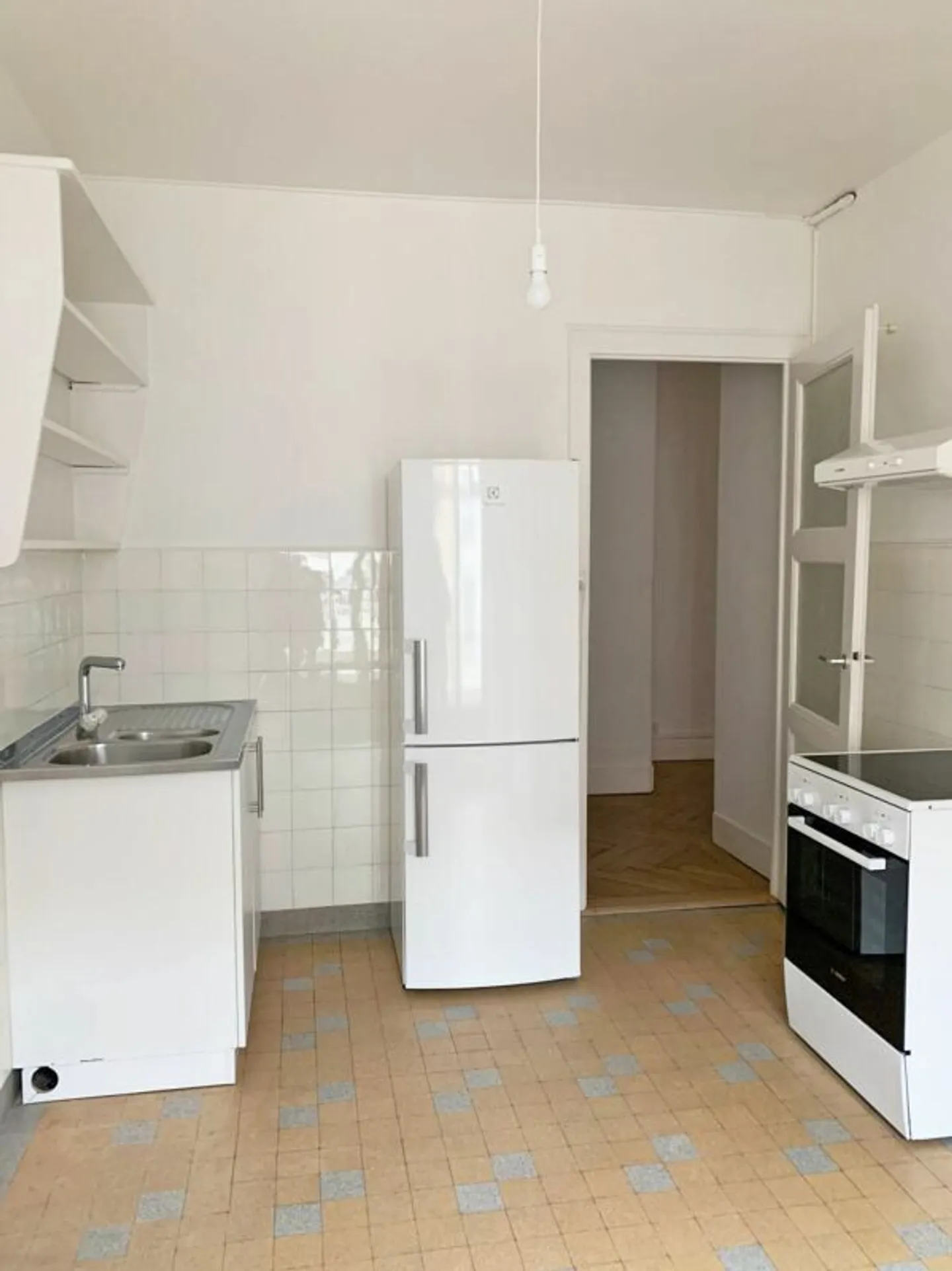 Appartamento con balcone al 2° piano - Foto 9 di 13