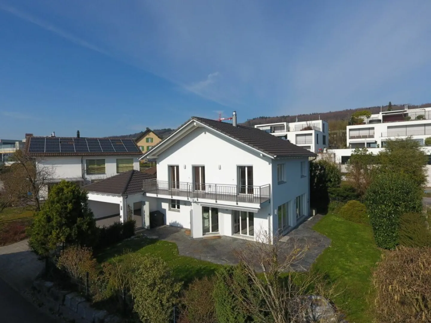 Charmantes Familienhaus mit Garten - Foto 1 von 13