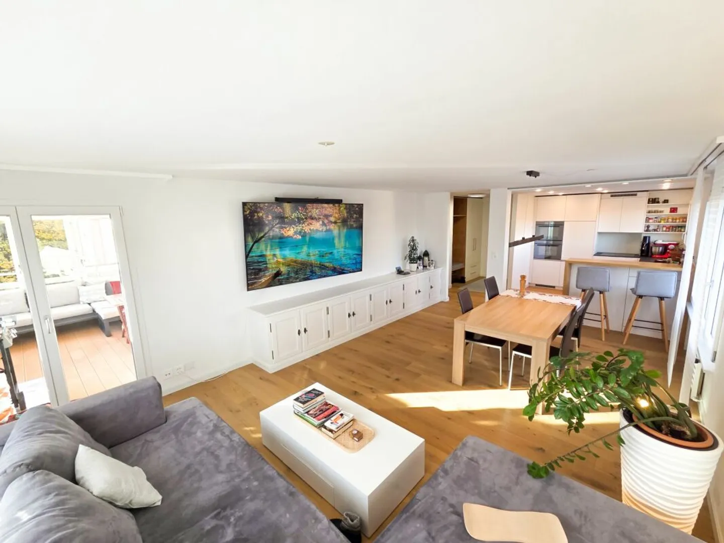 Luxurious 4.5 Room Apartment with a View of the Green - Photo 12 of 13