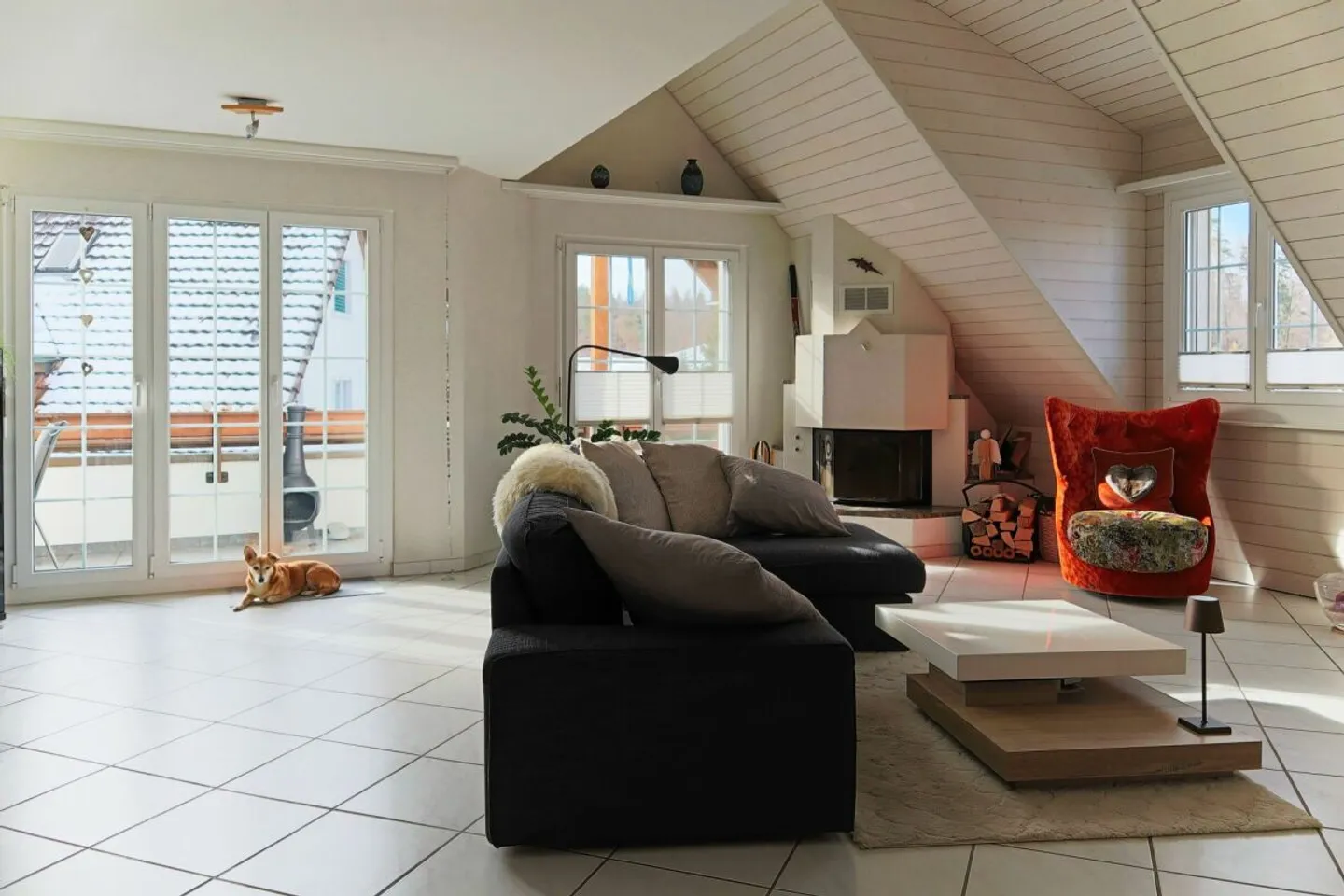 Maisonette penthouse exclusive de 5,5 pièces avec une sensation d'espace généreuse - Photo 3 sur 13