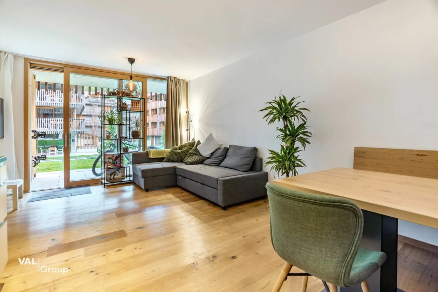 Moderno rifugio alpino nella valle di Saas - elegante appartamento per vacanze di 2.5 locali a Saas-Grund - Foto 2 di 13