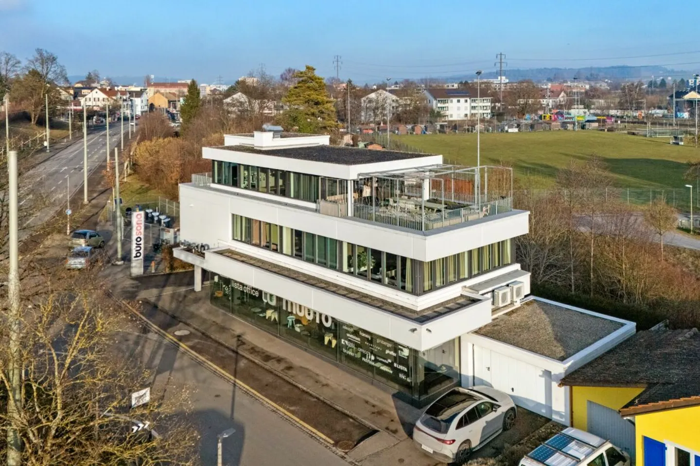 Modern Commercial Property in a Well-Frequented Location - Photo 12 of 12