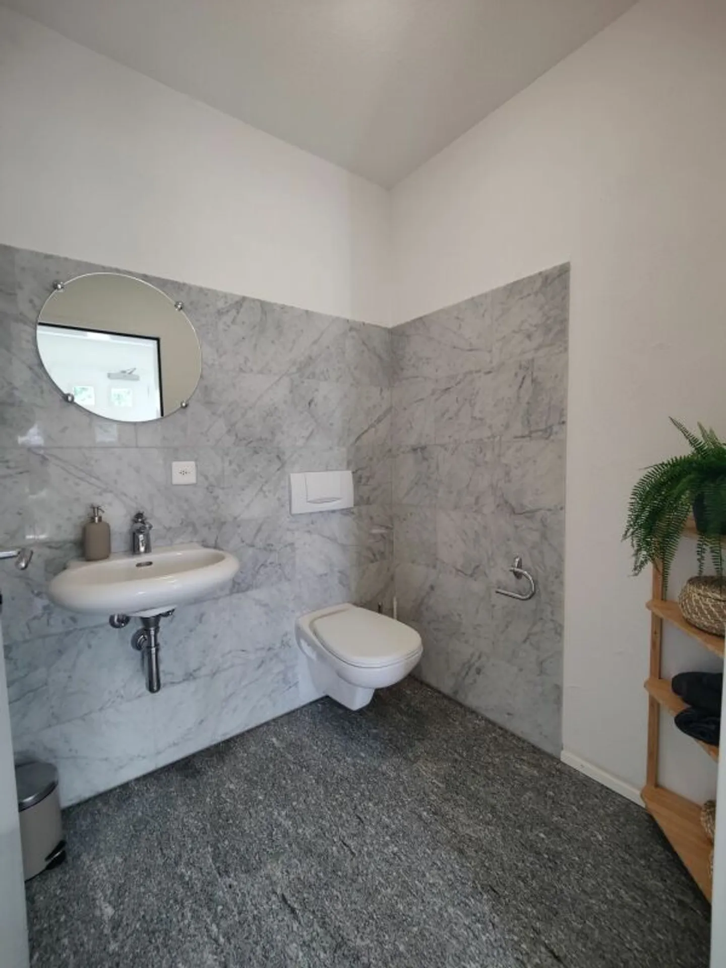 Moderno salone di parrucchiere in posizione centrale a Oberkirch LU - pronto per l'uso e arredato con stile - Foto 5 di 9