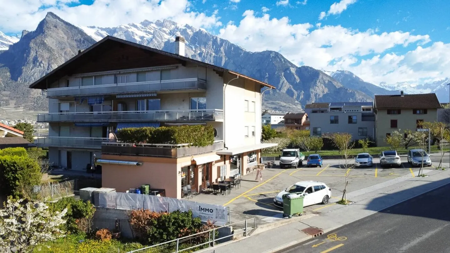 Immobile strategico con rendimento del 6% nel centro di Riddes - Foto 1 di 13