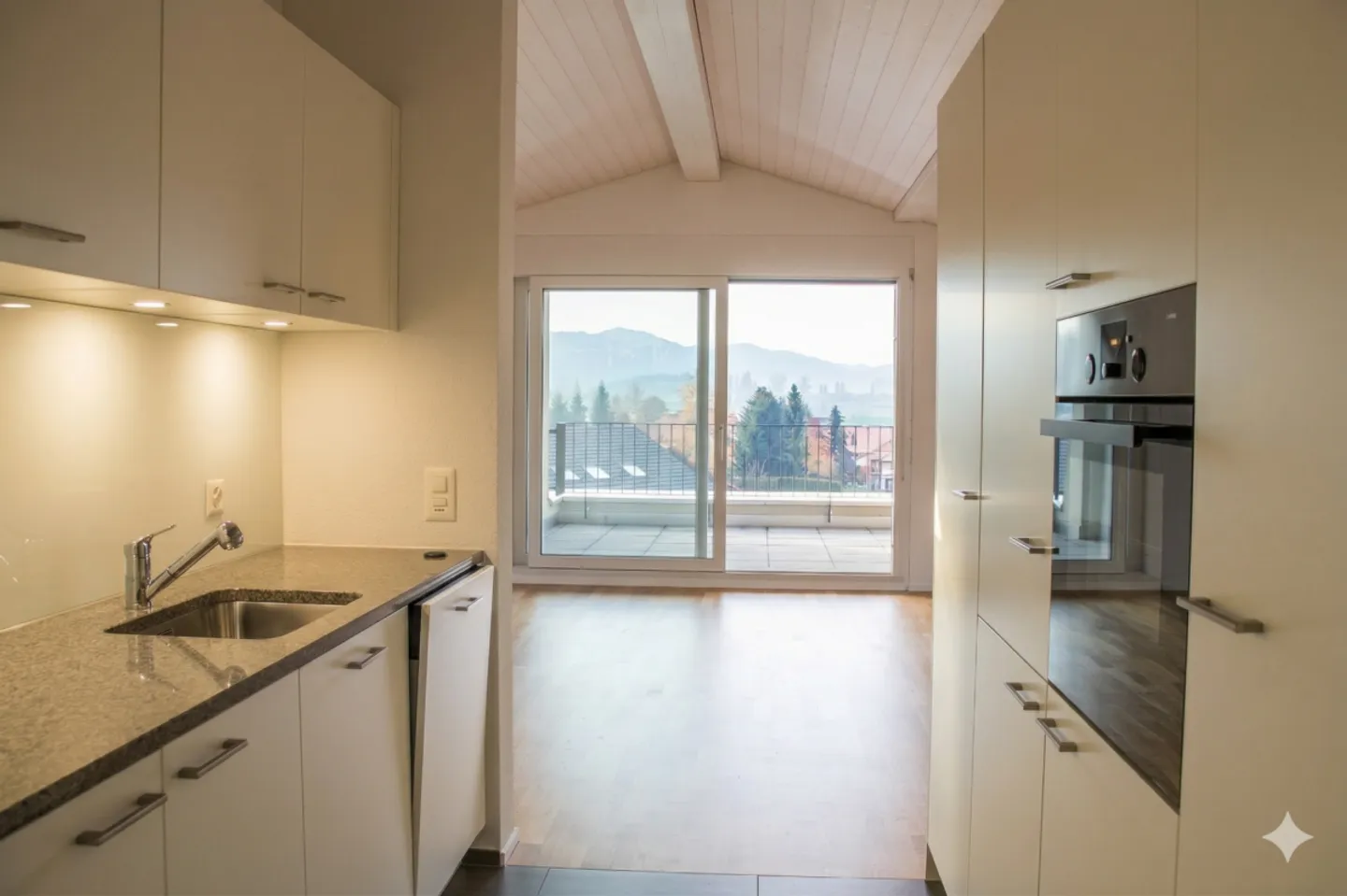 Attico Unico con Vista Mozzafiato - Foto 2 di 11