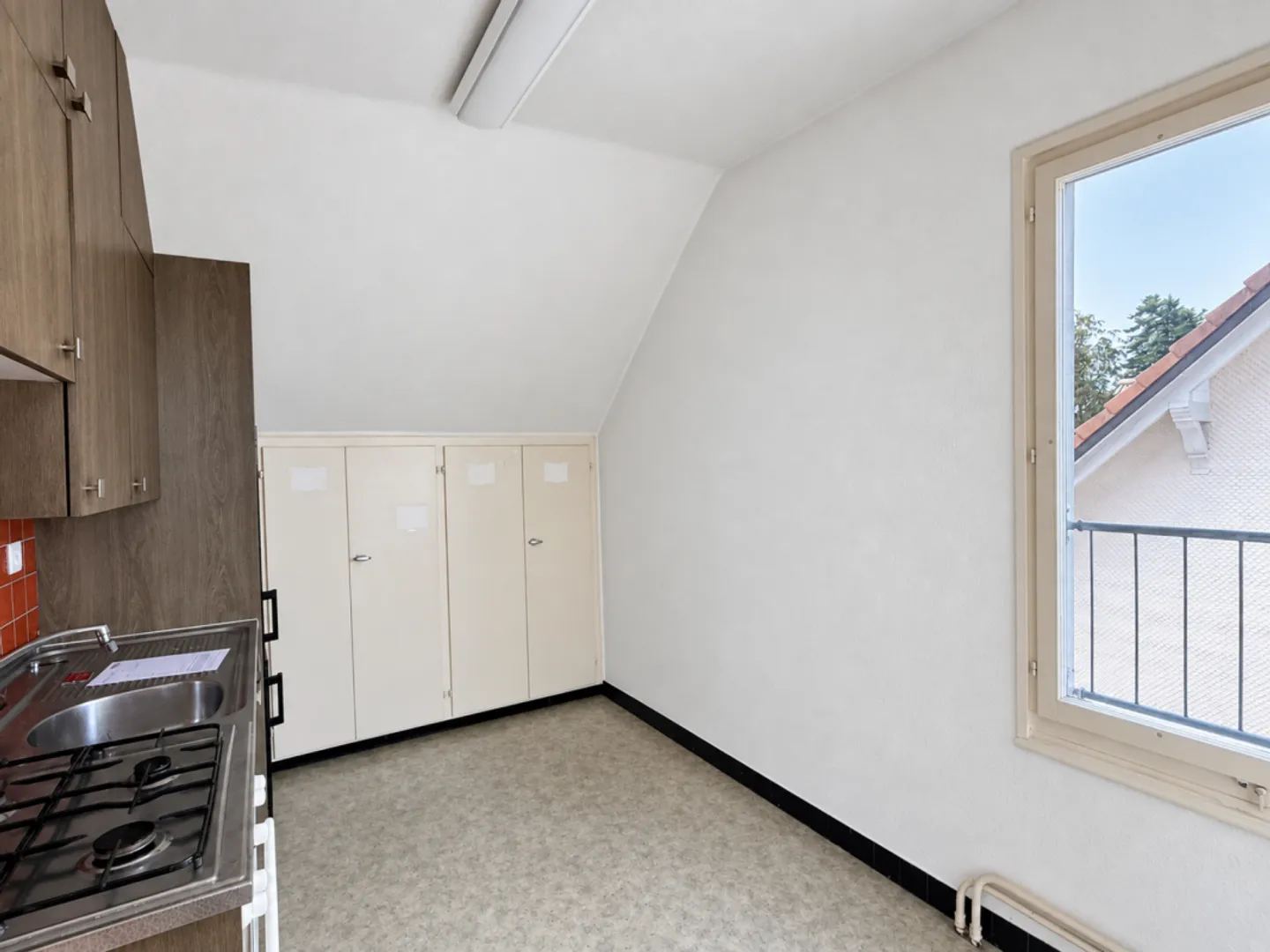 Helle 4-Zimmer Dachwohnung im 3. OG in Zentrumsnähe von St. Gallen - Photo 7 of 10