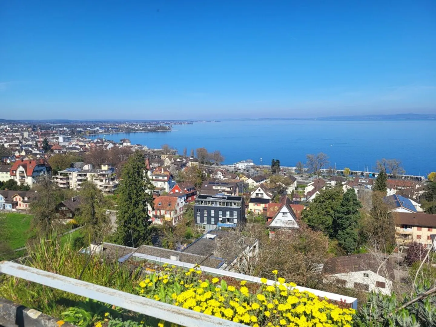 Appartamento all'ultimo piano con terrazza sul tetto e vista sul lago - Foto 12 di 12