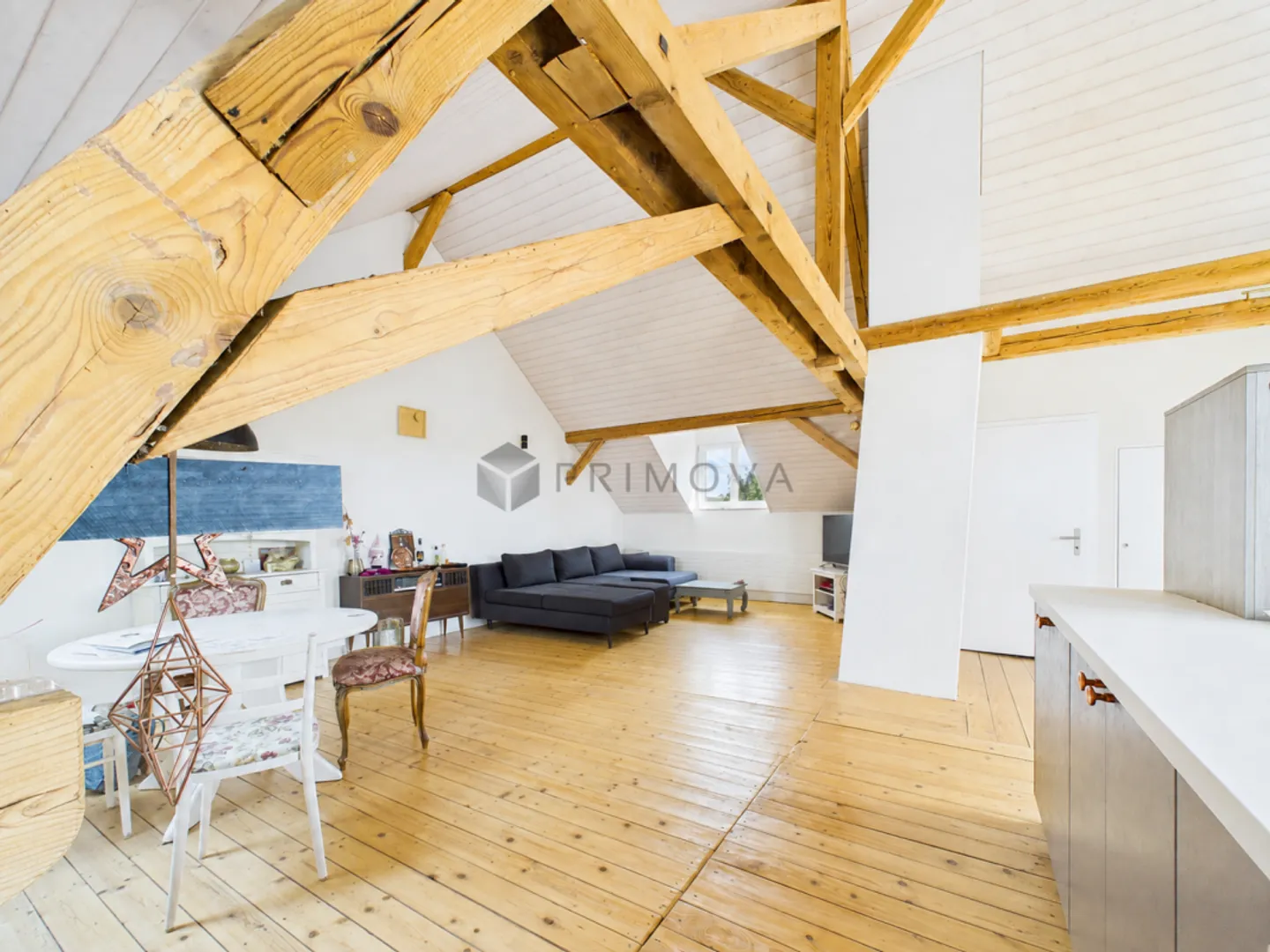 Modernisiertes Zweifamilienhaus mit Weitblick, Doppelgarage und viel Platz - Photo 3 of 13