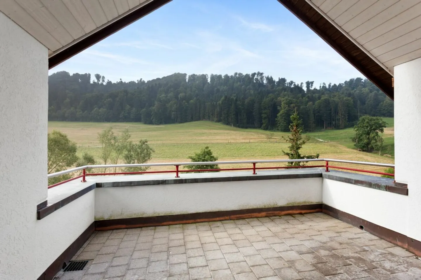 Spacious 5 ½-room maisonette apartment with cozy loggia and view into the greenery! - Photo 9 of 10