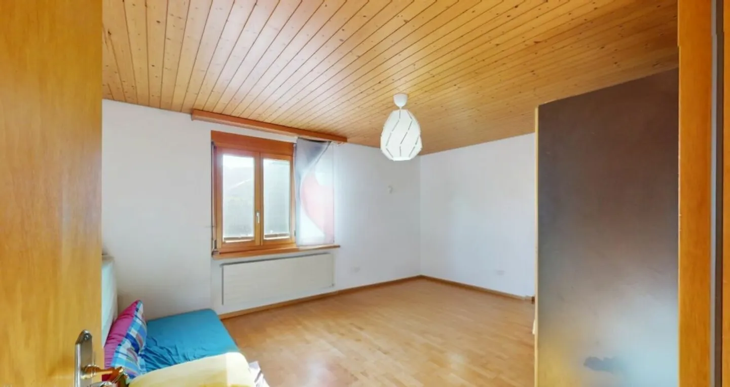 Exclusive 8-room single-family house with a separate apartment, large garden, and workshop garage in a rural location - Photo 10 of 13