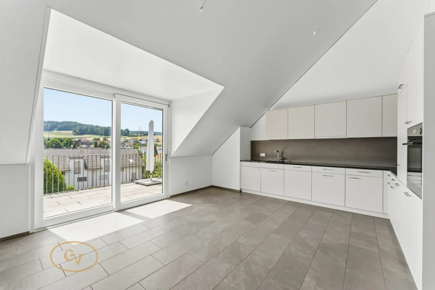 Appartamento duplex luminoso con galleria, vista panoramica e sole serale - Foto 8 di 13