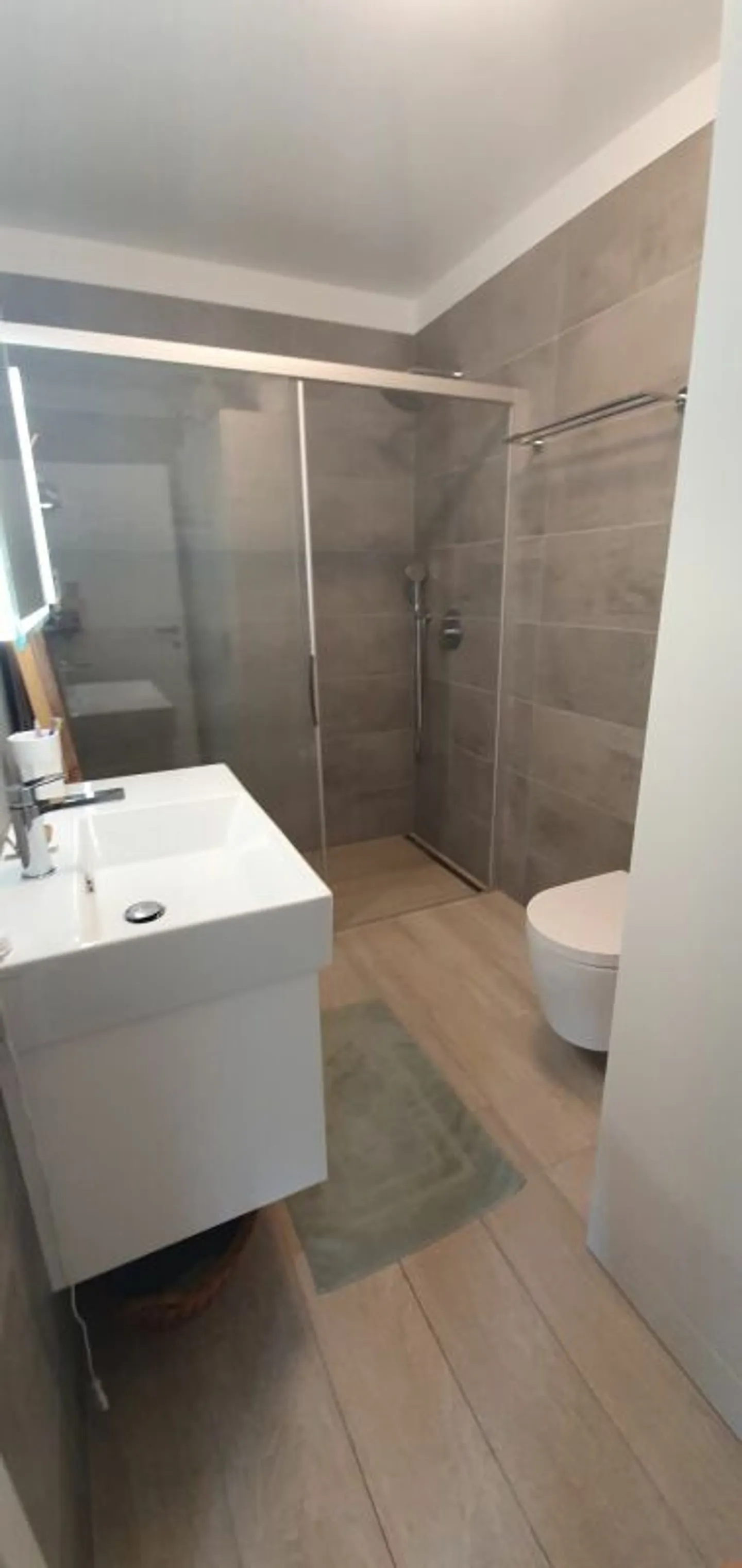 Appartement spacieux et lumineux au dernier étage avec vue panoramique - Photo 10 sur 12