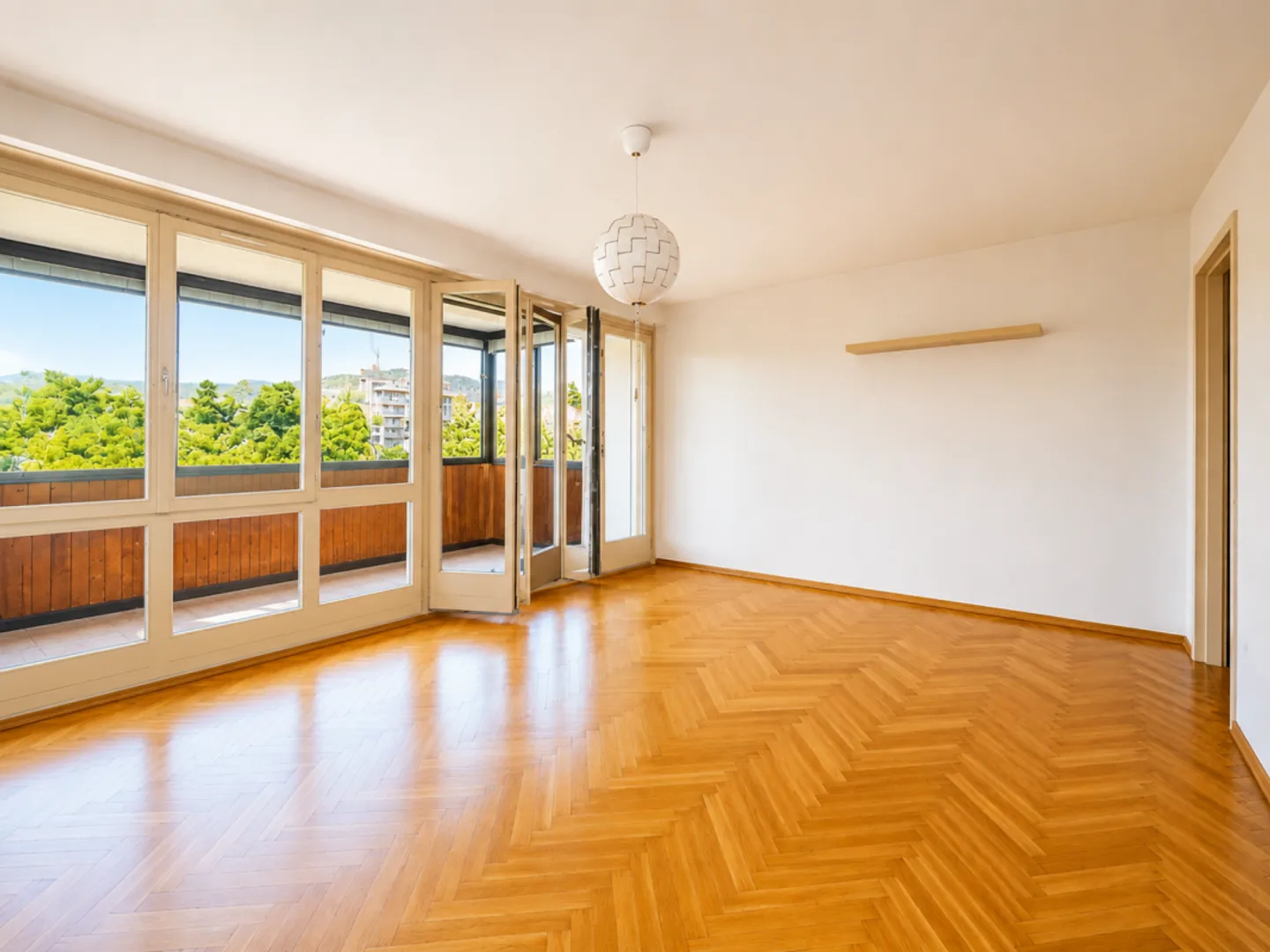 Charmante 3,5-Zimmer-Wohnung nur wenige Schritte vom See und vom Pool entfernt - Foto 3 von 13
