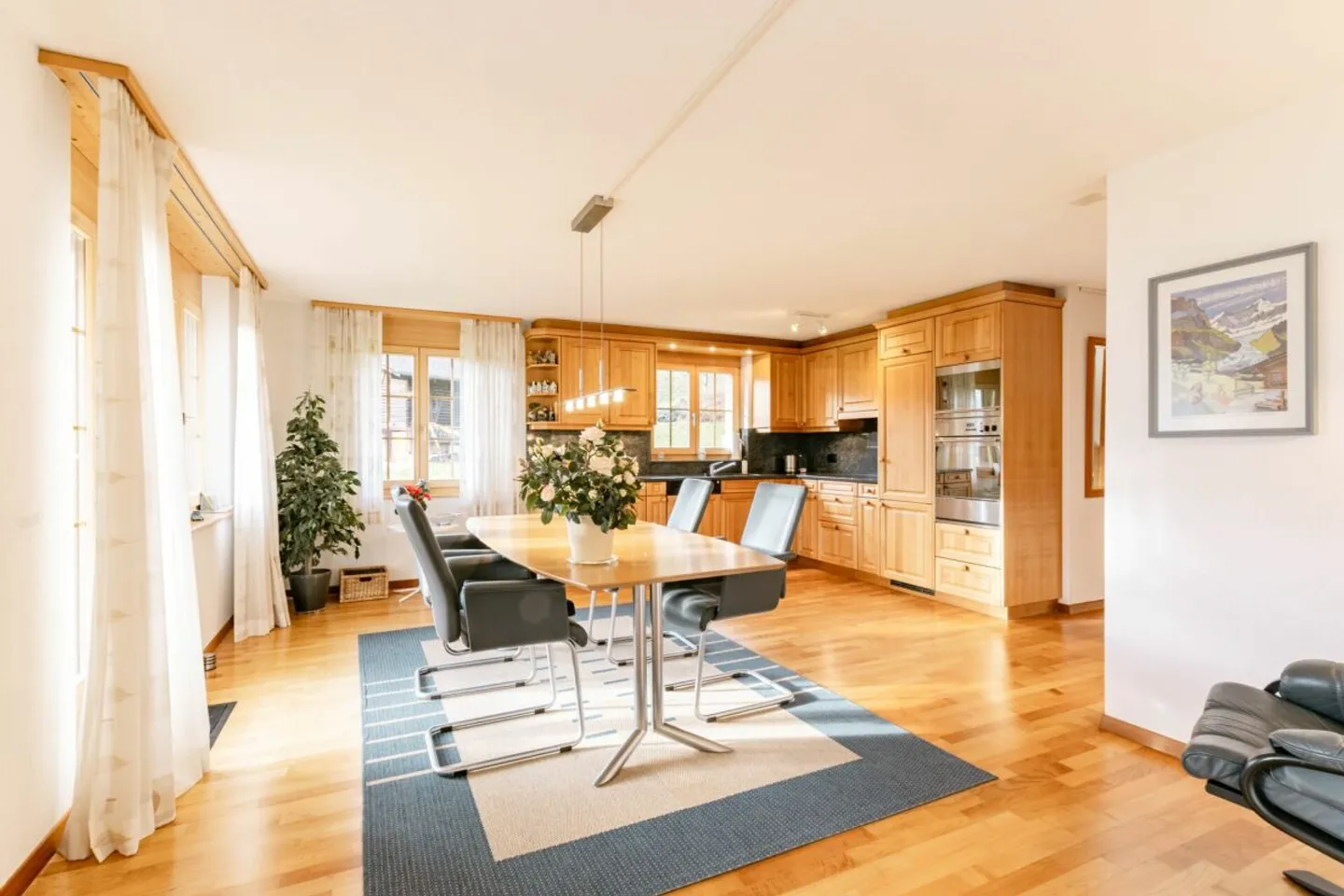 Spacious 4.5-room apartment in Chalet Gemel with mountain view - Photo 8 of 13