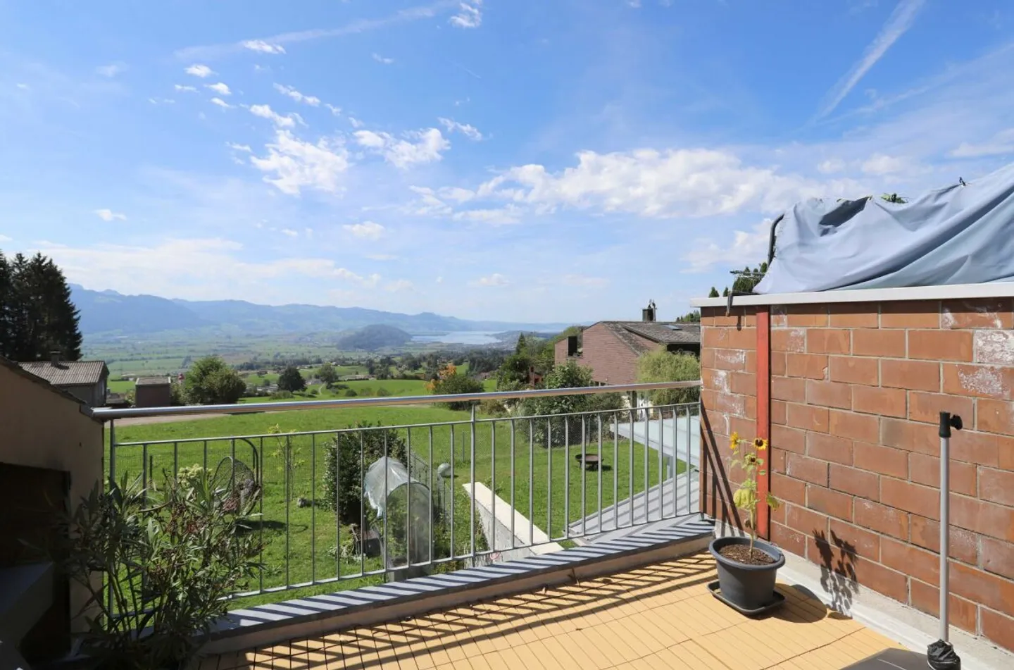Penthouse with lake and mountain view - Photo 1 of 7