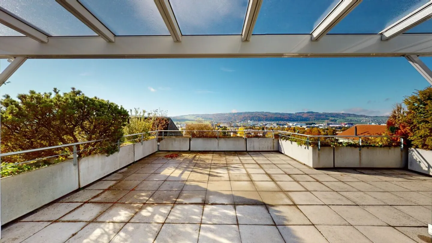 Wohnen gehobener Lage, mit Weitsicht und grosser Terrasse - Foto 2 di 13
