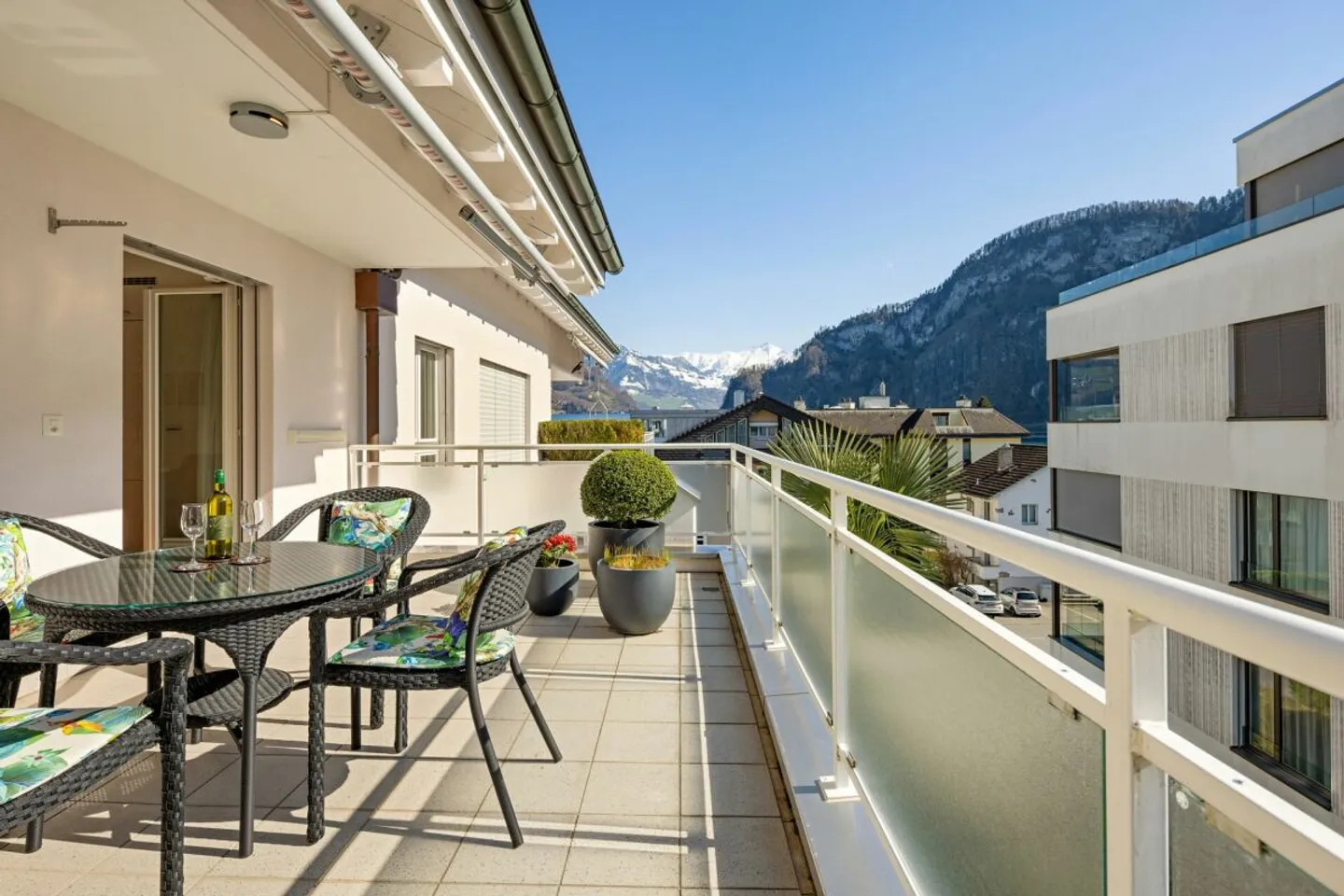 Stilvolles Apartment in Hergiswil - Foto 1 von 9