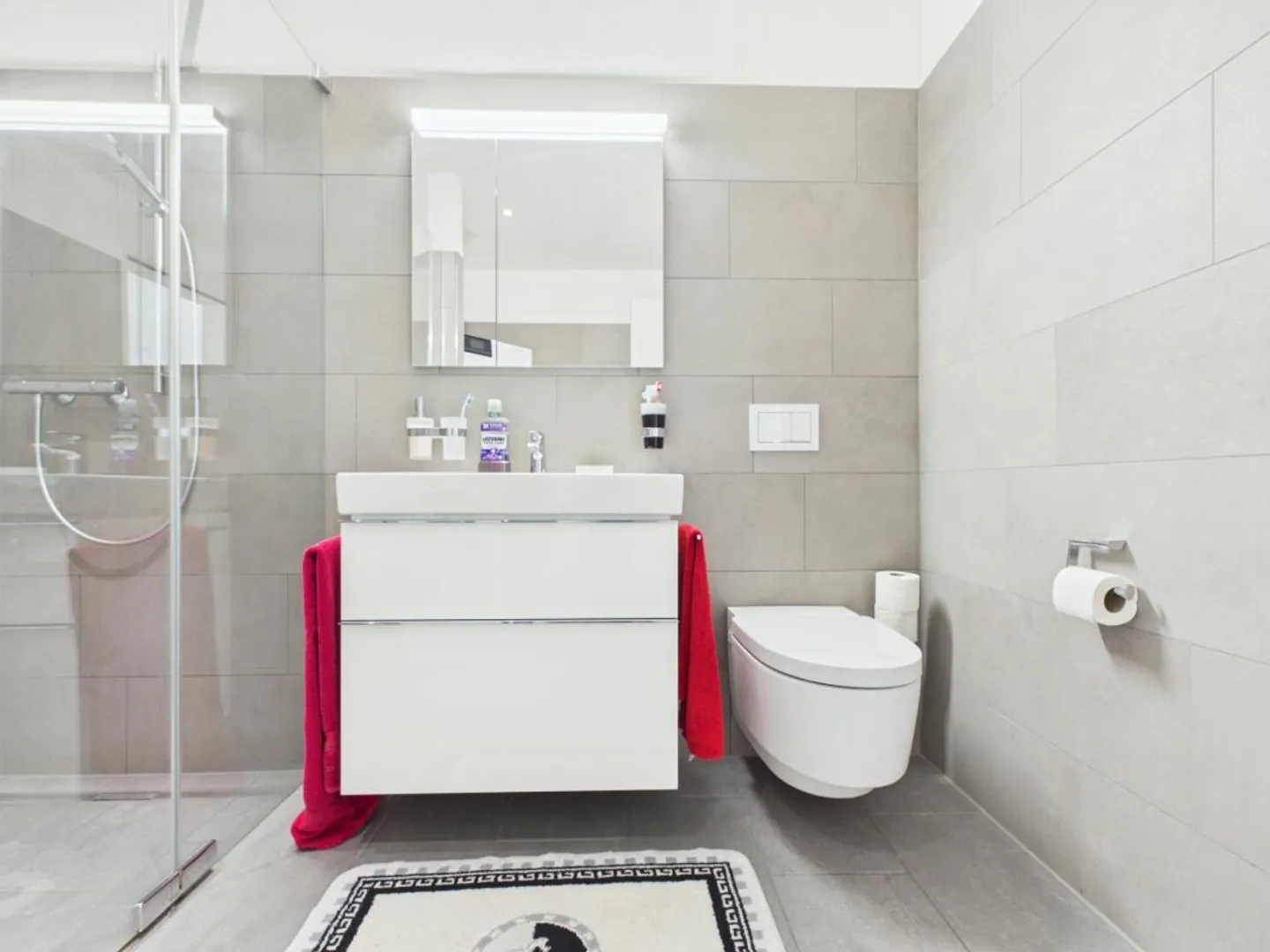 Appartement élégant de 2,5 pièces avec balcon et vue sur la verdure - Photo 9 sur 13