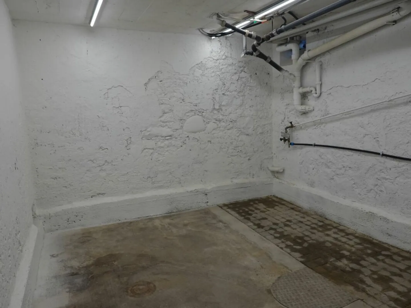 Frost-resistant and practical storage space - Photo 2 of 4