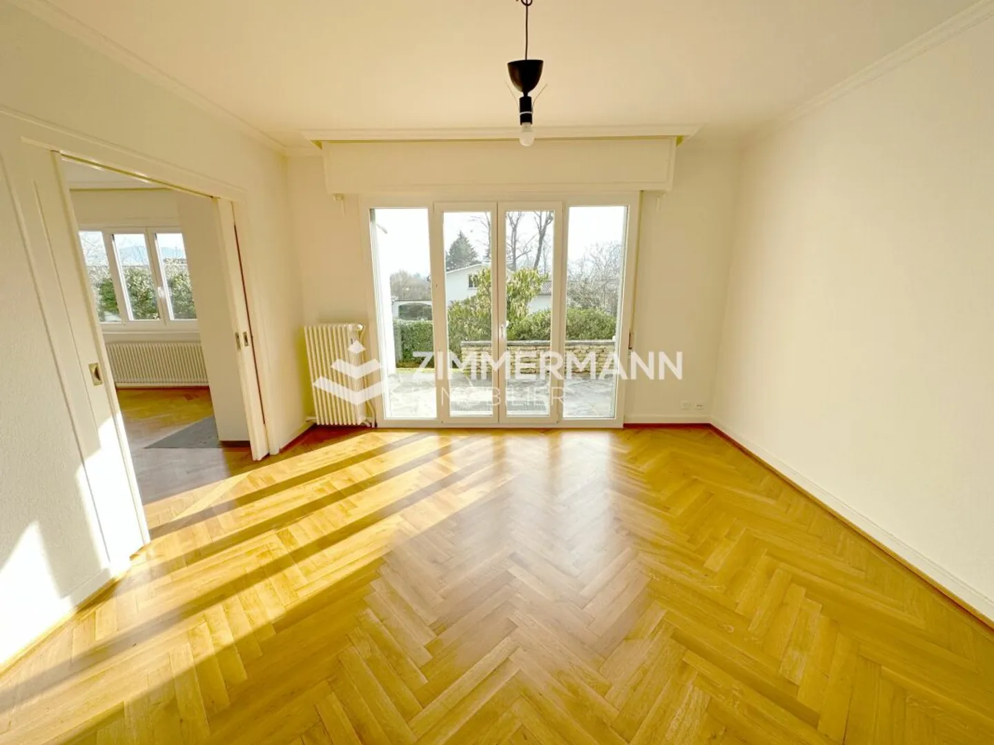 Genthod - Familienvilla auf einem wunderschönen, bewaldeten Grundstück von 2.000 m² - Foto 8 von 13