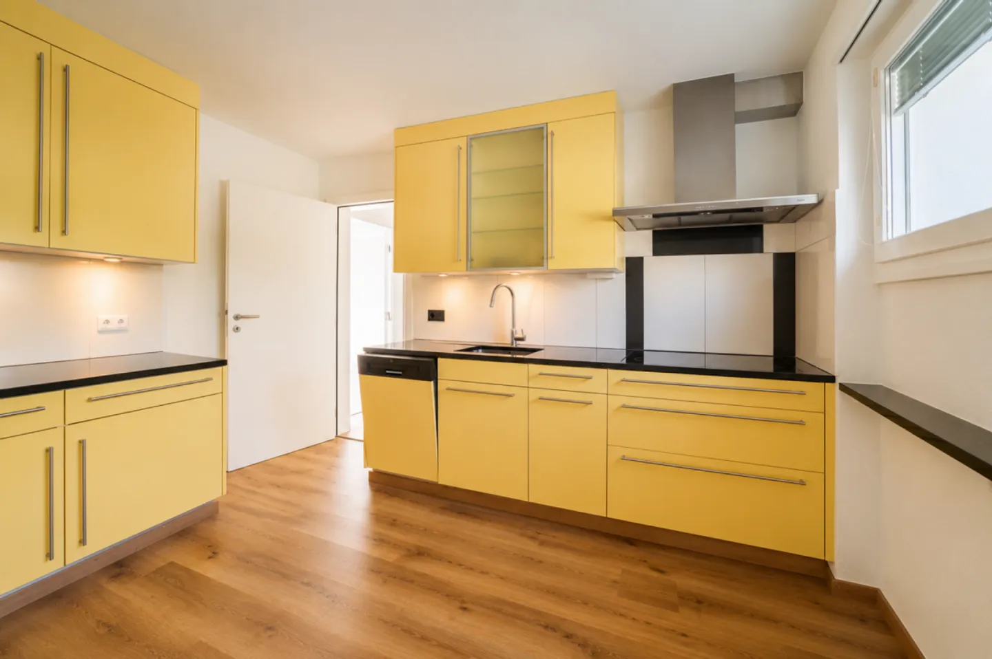 Ampia casa unifamiliare con 8 stanze e appartamento separato e ristrutturazione moderna a Hägendorf - Foto 12 di 13