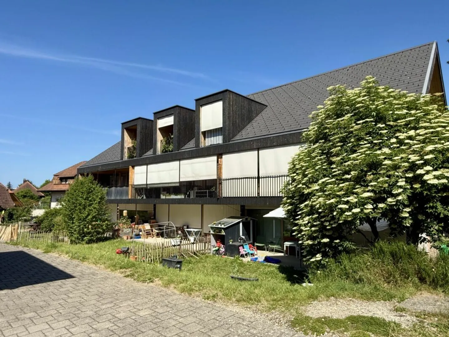 Attractive investment with eight apartments in the Bernese Seeland - Photo 3 of 7