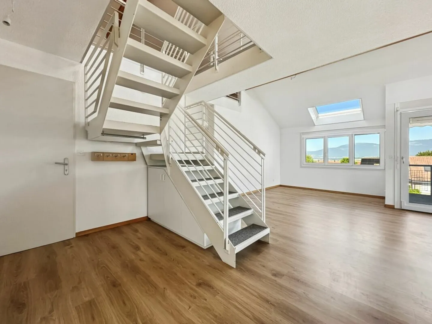 APPARTAMENTO DUPLEX DI 5,5 LOCALI DI 165 M2 CON BALCONE - Foto 4 di 12