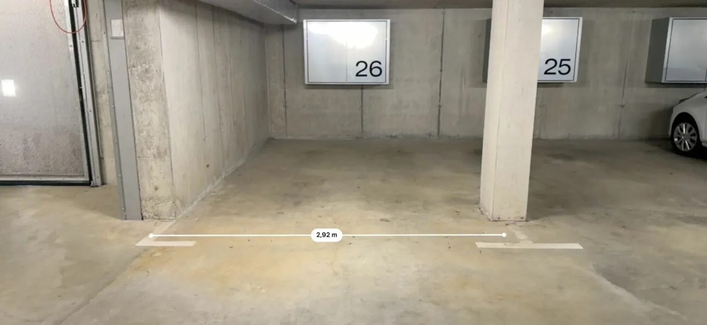 Geräumiger Parkplatz - Foto 4 von 5