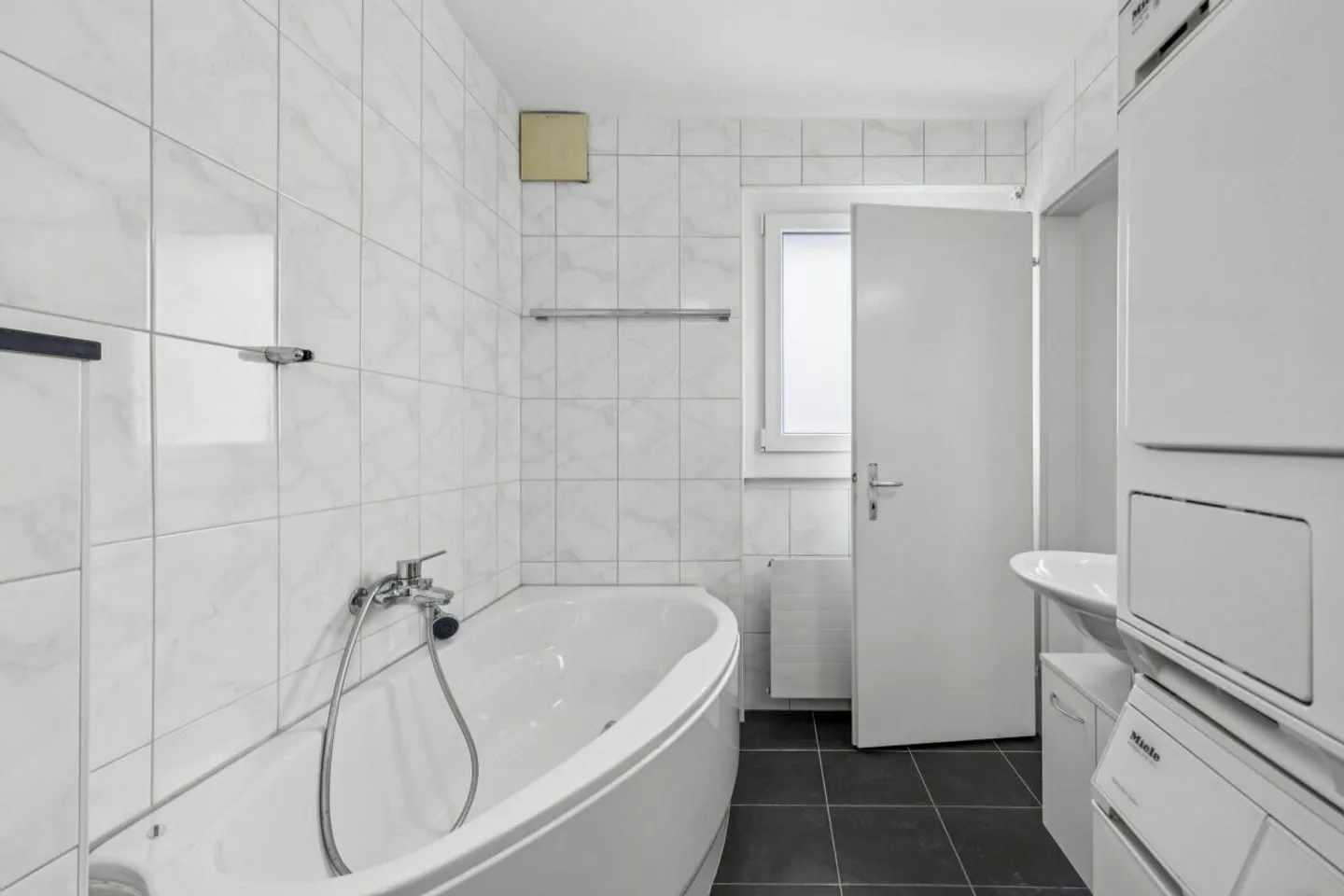 Appartement penthouse exclusif et spacieux de 5 1/2 pièces avec terrasse de 145 m2 - Photo 8 sur 10