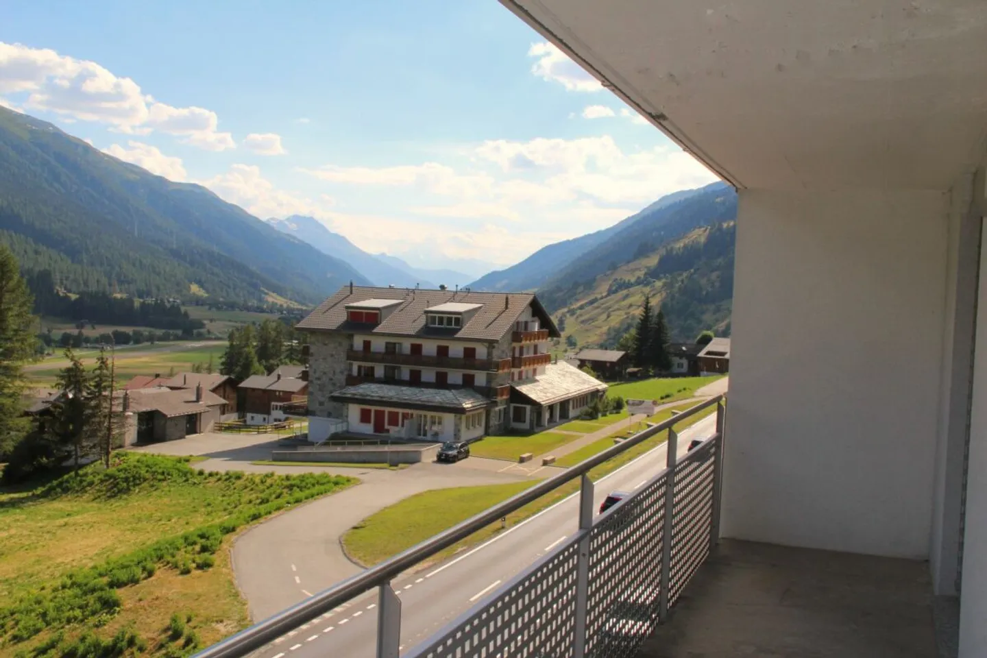 Sonnige Wohnung mit Aussicht - Foto 2 von 11