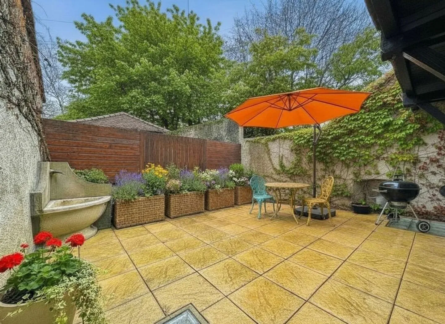 TRIPLEX APARTMENT IN A BEAUTIFUL WINEMAKER HOUSE - Photo 2 of 13